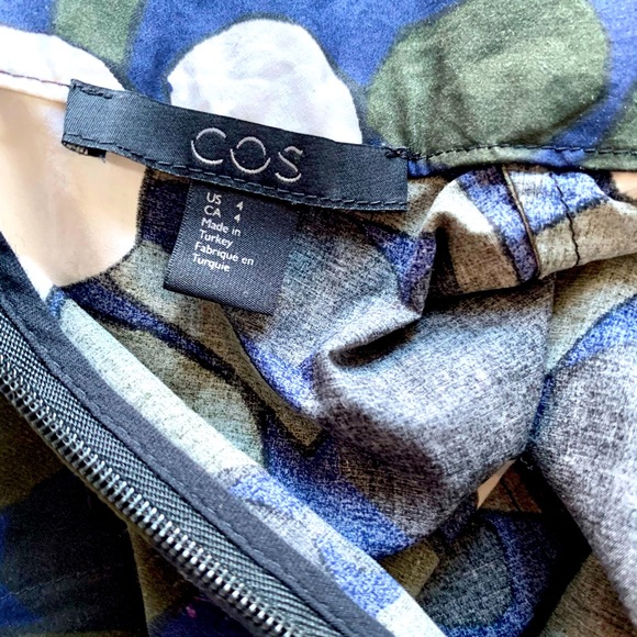 Blouse with Modern Print - Picture 3 of 3